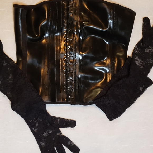 Latex Hook n Eye Corset - Picture 6 of 7